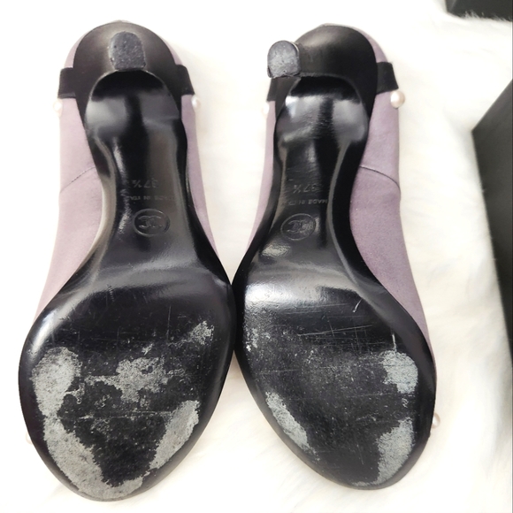 SOLD 🌸🌸 CHANEL Pearl & Satin Pumps - Picture 9 of 14